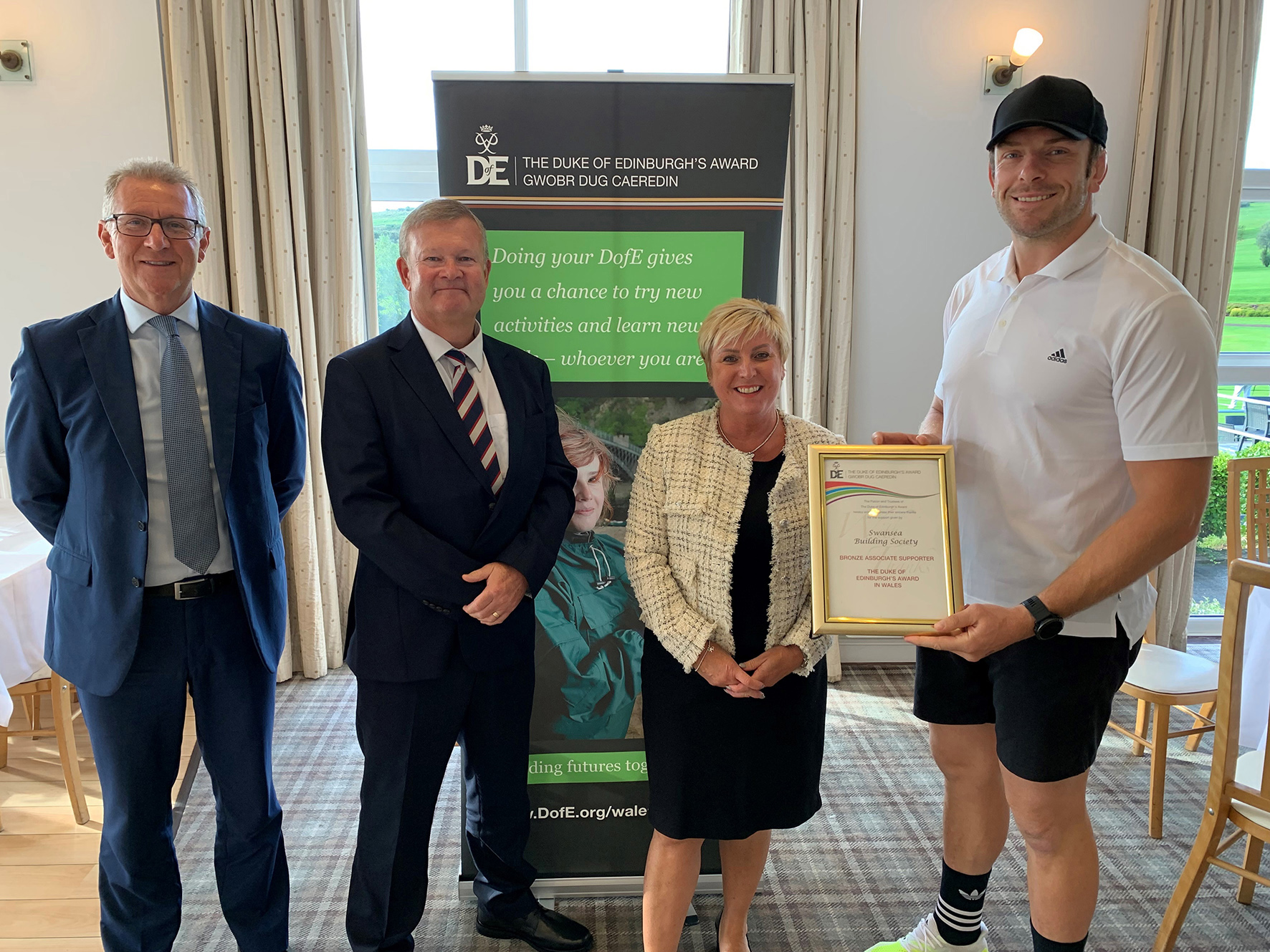 Golfers club together to raise record funds for DofE Wales